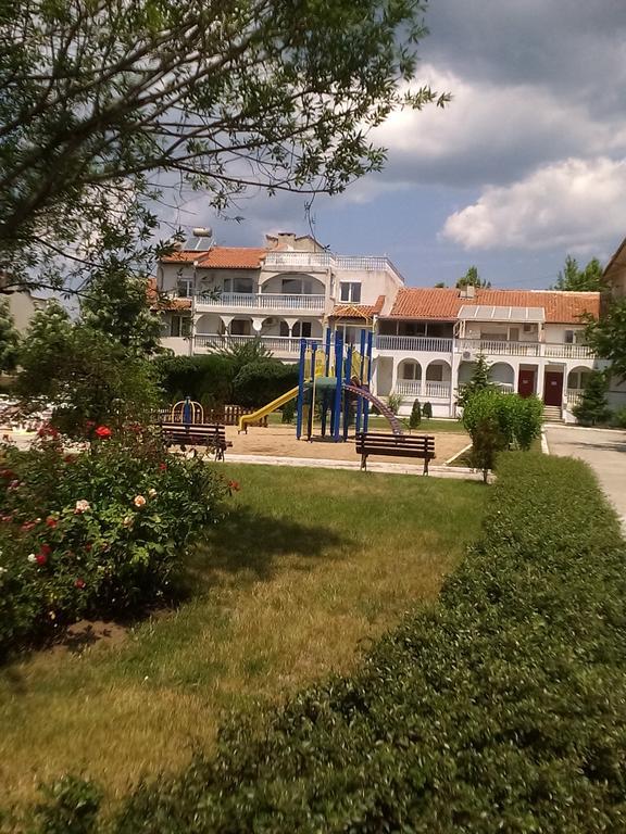 סאני ביץ' Apartments Bravo 1-Vichevi מראה חיצוני תמונה