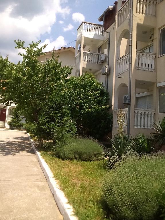 סאני ביץ' Apartments Bravo 1-Vichevi מראה חיצוני תמונה