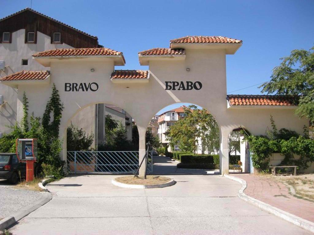 סאני ביץ' Apartments Bravo 1-Vichevi מראה חיצוני תמונה