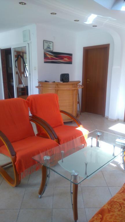 סאני ביץ' Apartments Bravo 1-Vichevi מראה חיצוני תמונה