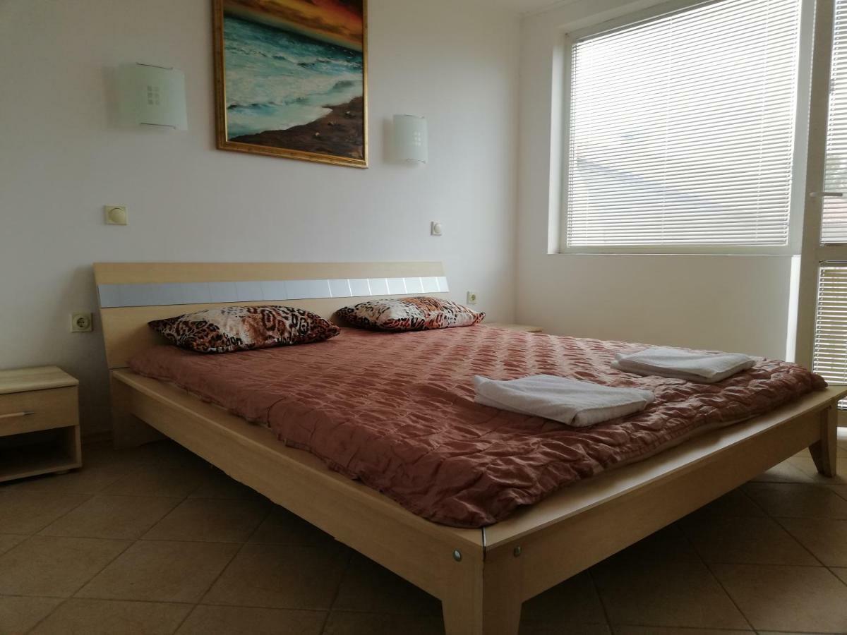 סאני ביץ' Apartments Bravo 1-Vichevi מראה חיצוני תמונה
