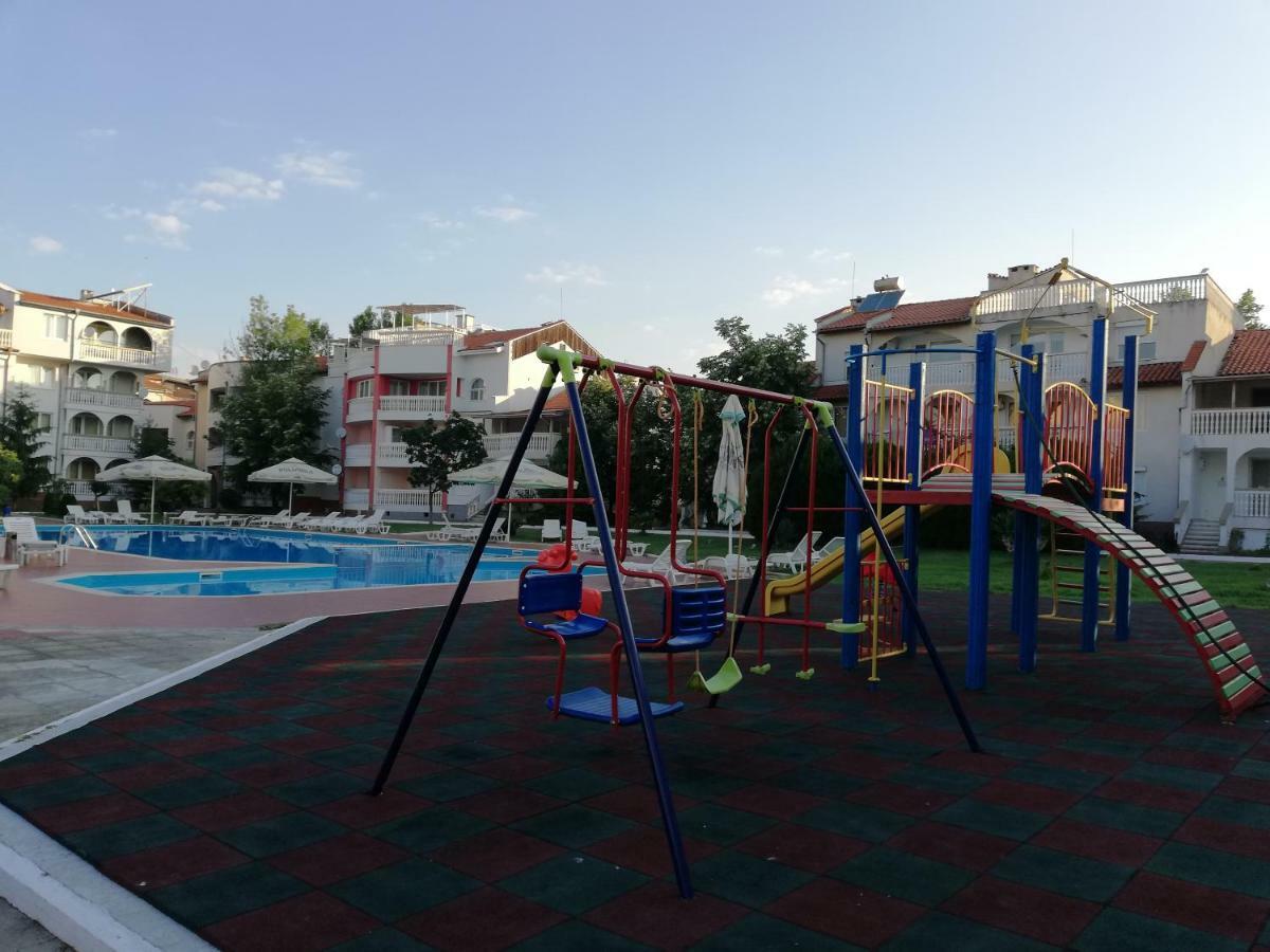 סאני ביץ' Apartments Bravo 1-Vichevi מראה חיצוני תמונה