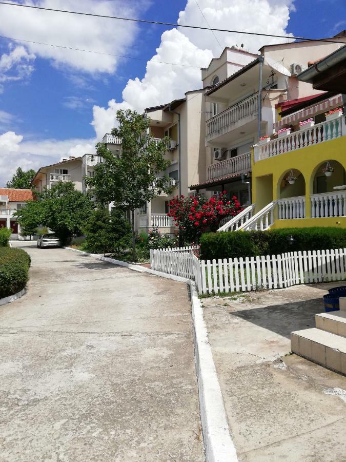 סאני ביץ' Apartments Bravo 1-Vichevi מראה חיצוני תמונה