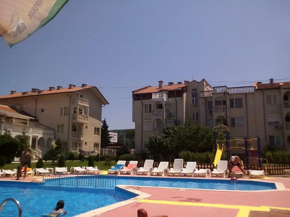 סאני ביץ' Apartments Bravo 1-Vichevi מראה חיצוני תמונה