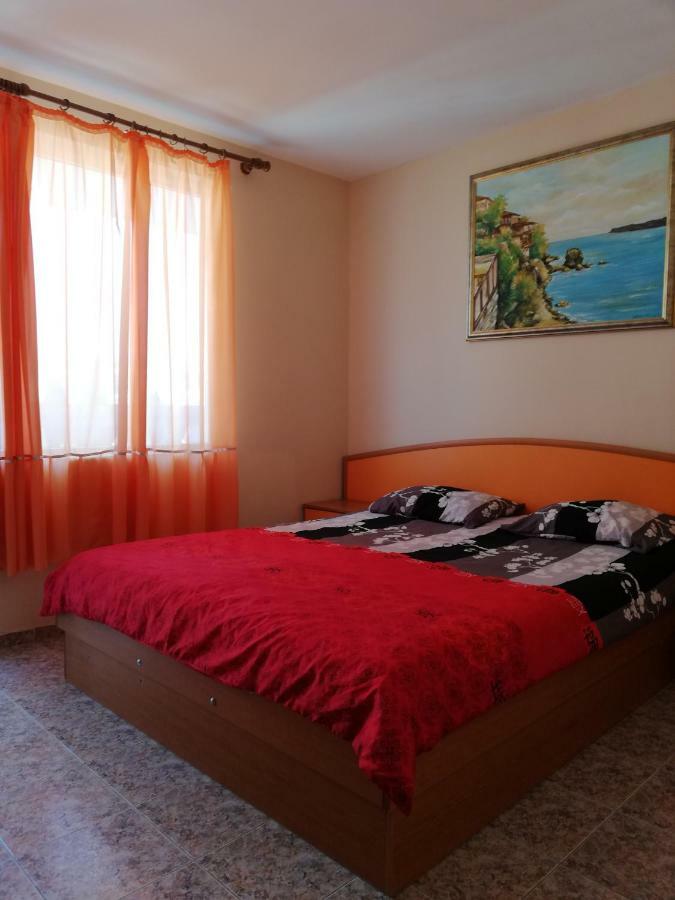 סאני ביץ' Apartments Bravo 1-Vichevi מראה חיצוני תמונה