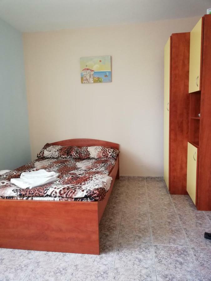 סאני ביץ' Apartments Bravo 1-Vichevi מראה חיצוני תמונה
