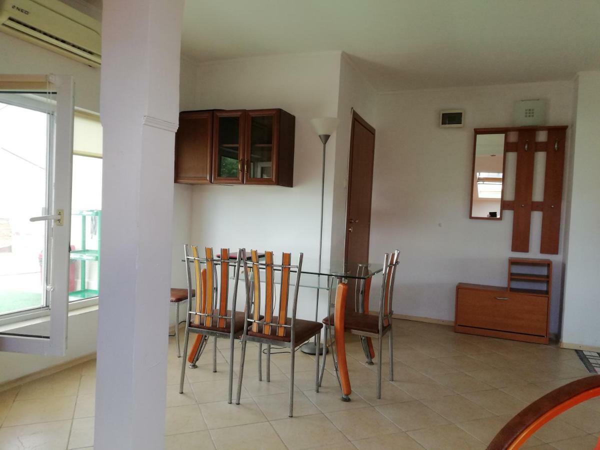 סאני ביץ' Apartments Bravo 1-Vichevi מראה חיצוני תמונה