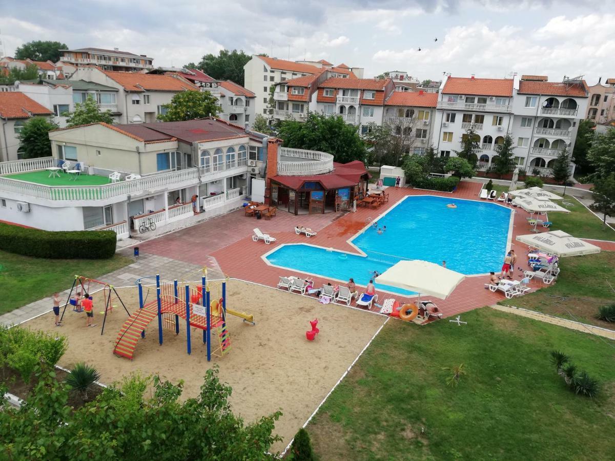 סאני ביץ' Apartments Bravo 1-Vichevi מראה חיצוני תמונה