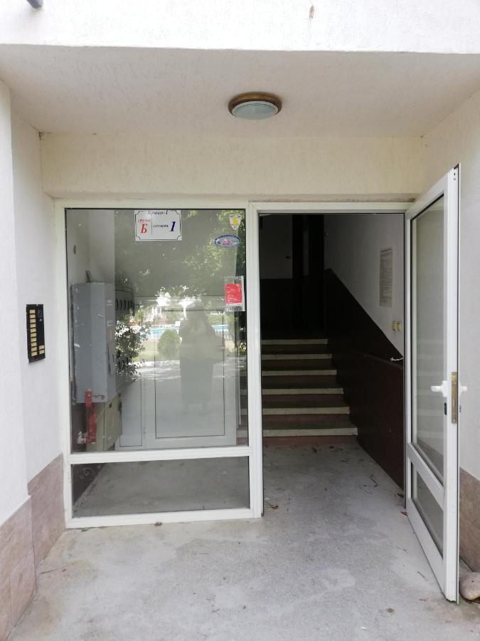 סאני ביץ' Apartments Bravo 1-Vichevi מראה חיצוני תמונה