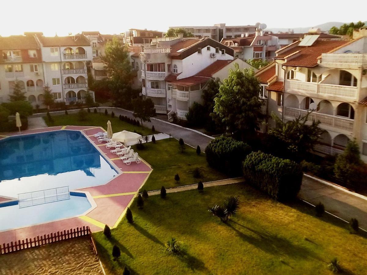 סאני ביץ' Apartments Bravo 1-Vichevi מראה חיצוני תמונה